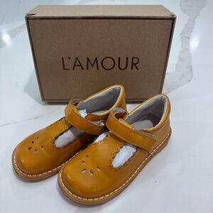 Girls L'Amour brand mustard leather Mary Jane shoes size 13